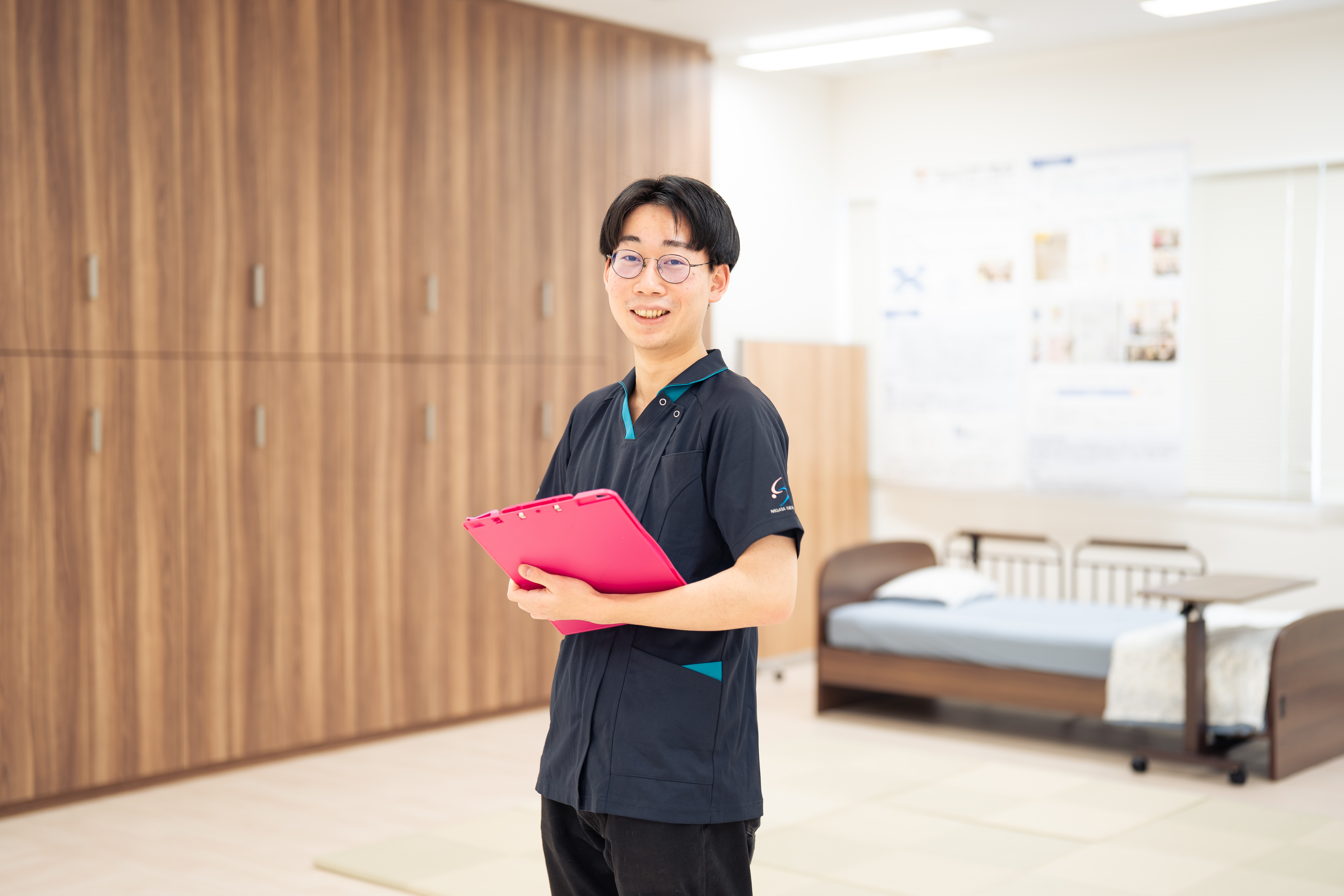 地域住民の相談に乗る保健師